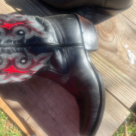 Gypsy rose size 8 cowgirl boots 
Gorgeous red and black with rhinestones - Picture 8 of 17